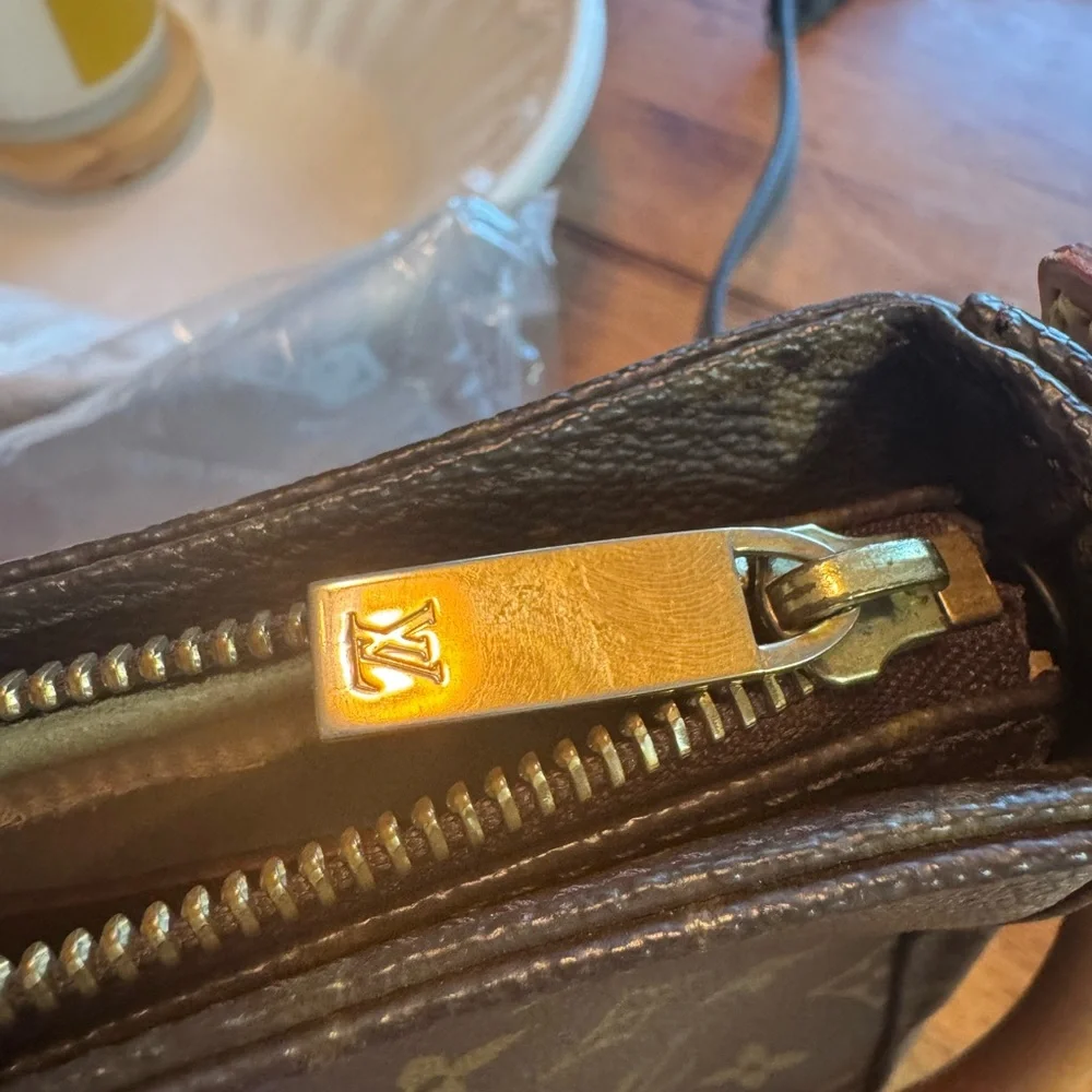 Louis Vuitton Classic Monogram MM looping Shoulder Bag EUC - Picture 6 of 10